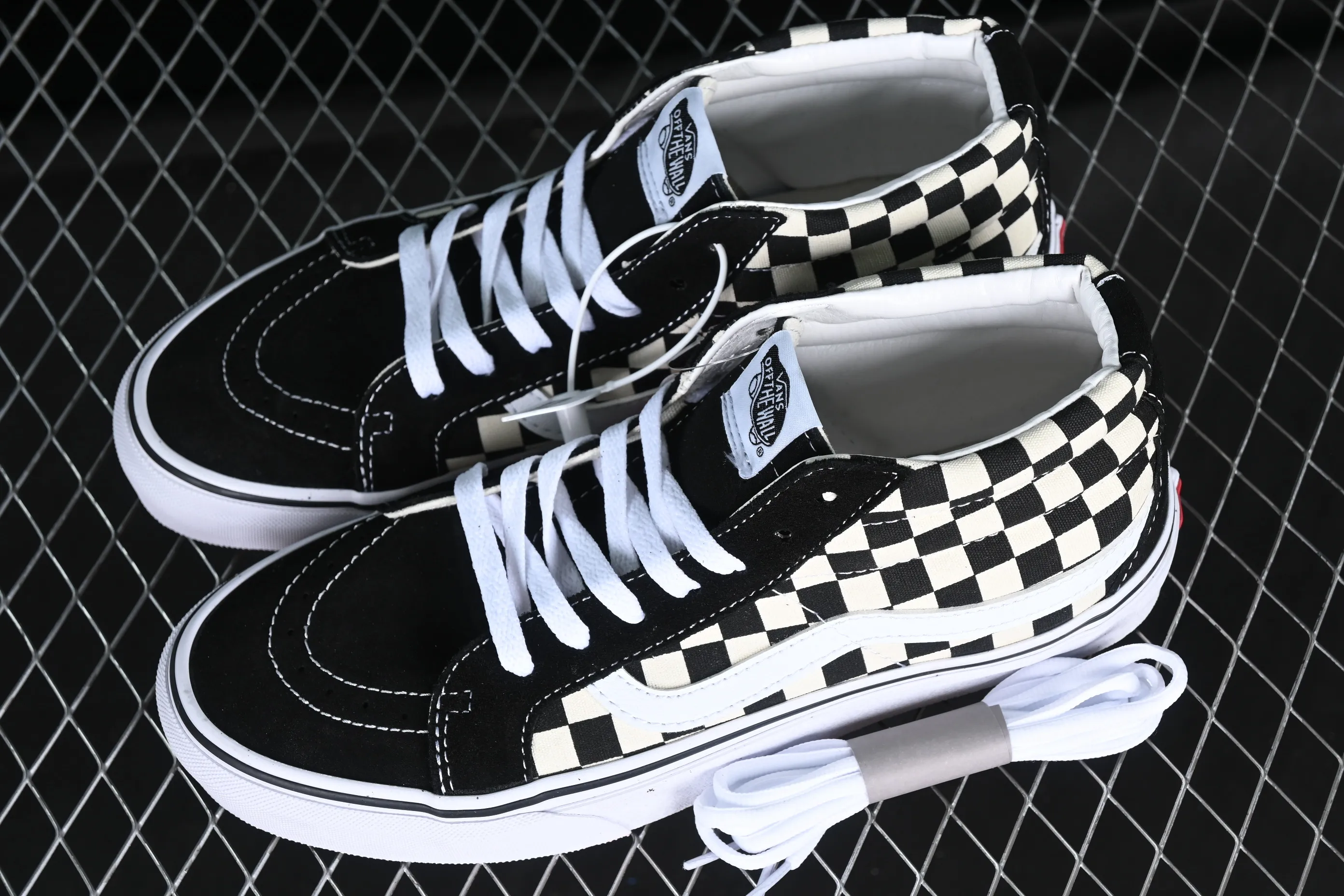 All categories Vans Vans series Vans Mid Vans China Vans Sk8-Mid black and white checkerboard mid-top casual sneakers VN0A391FQXH